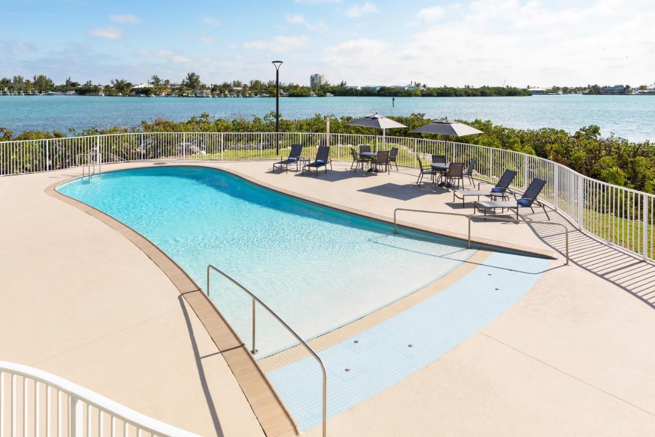 Fairfield By Marriott Inn & Suites Marathon Florida Keys Exterior photo
